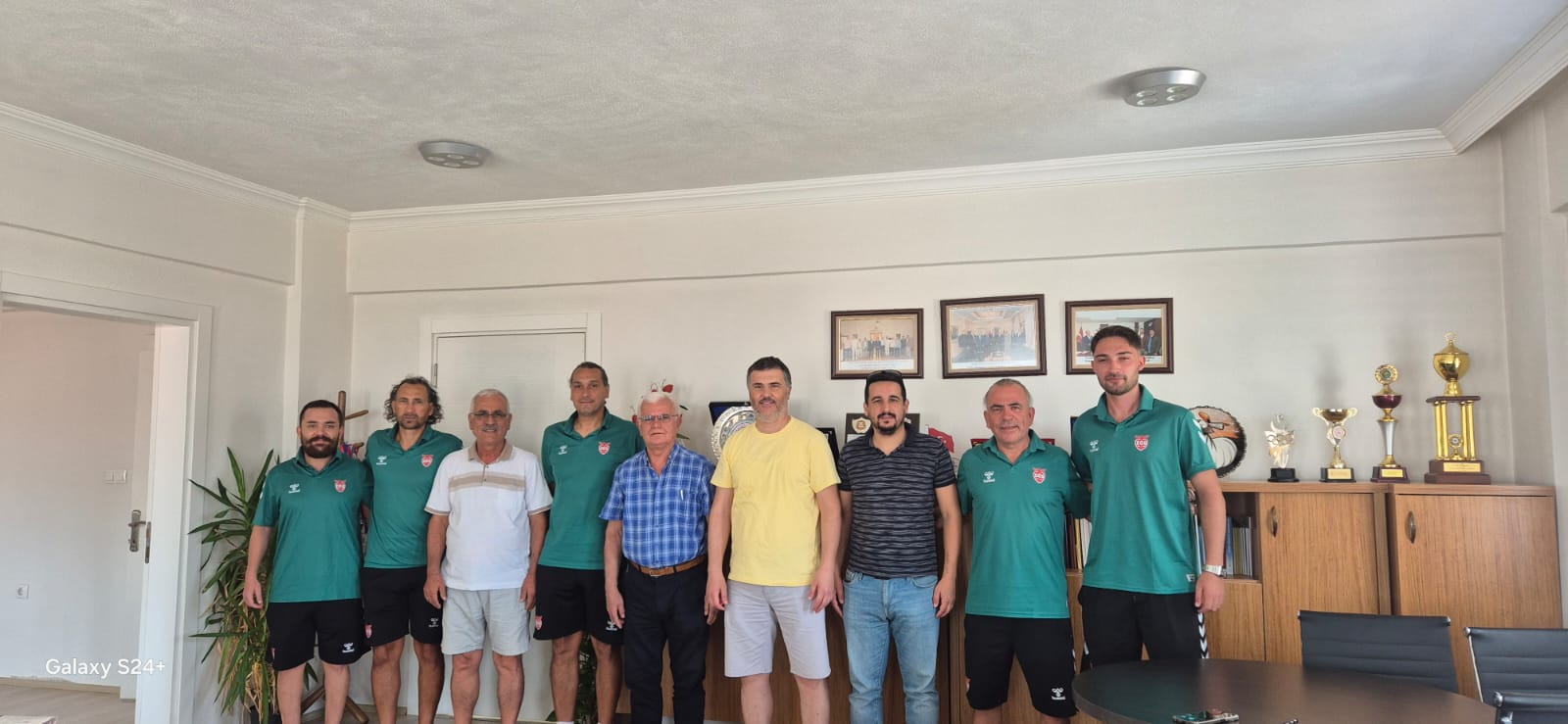DÜĞEREK GÜNEŞ SPOR KULÜP BAŞKANI, YÖNETİCİLERİ VE ANTRÖNÖRLERİ FEDERASYONUMUZU ZİYARET ETTİ
